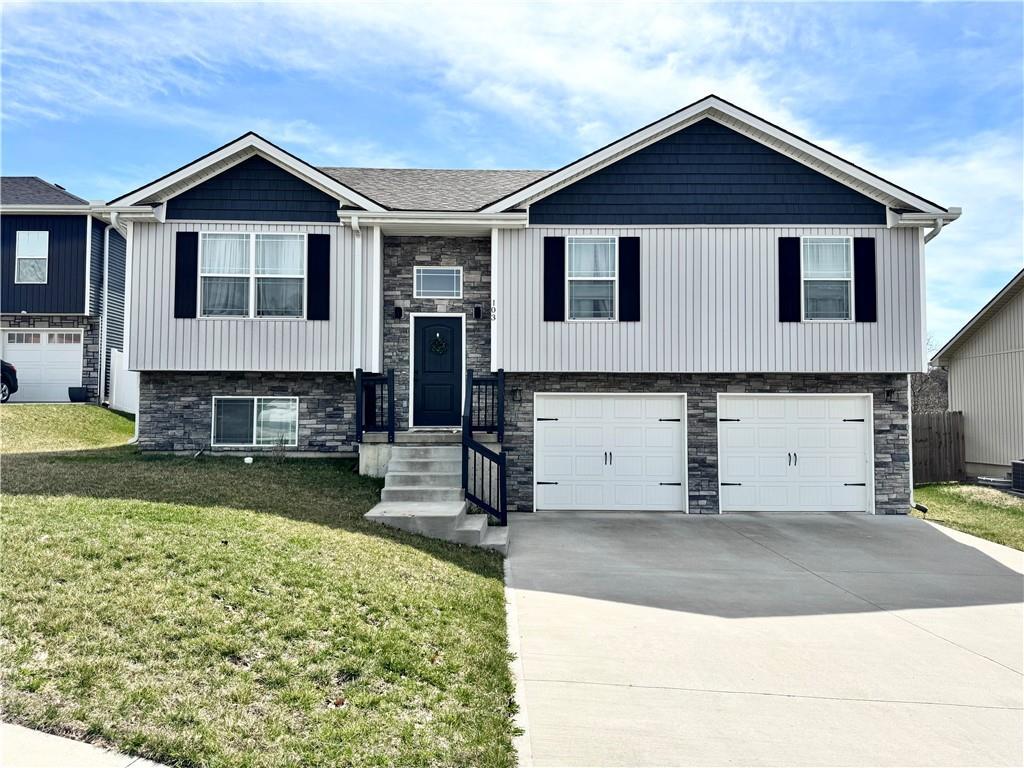 103 Division St, Knob Noster, MO 65336 - photo 1