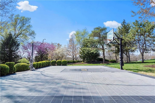 10408 Howe Ln, Leawood, KS 66206 - view of basketball court with community basketball court