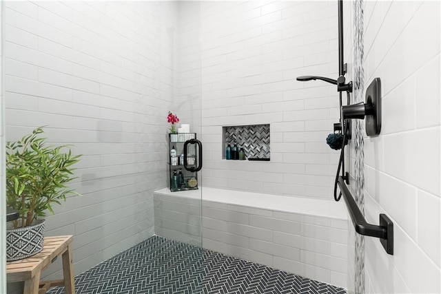 bathroom featuring tiled shower