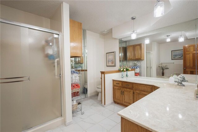 327 E Partridge Ave, Independence, MO 64055 - full bath featuring vanity, baseboards, a shower stall, a textured ceiling, and toilet