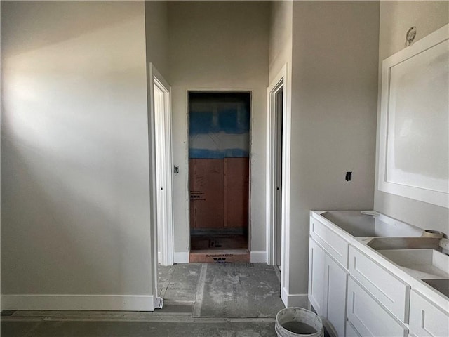 16487 W 166th Pl, Olathe, KS 66062 - bathroom featuring baseboards and vanity