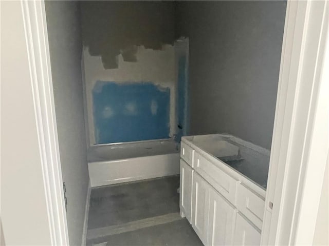 16487 W 166th Pl, Olathe, KS 66062 - full bath with vanity, concrete floors, and shower / tub combination