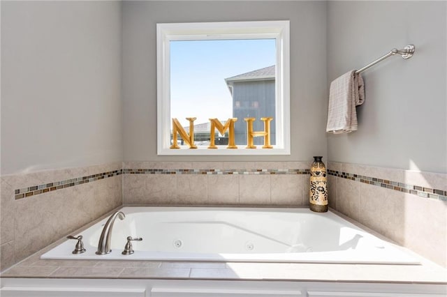 16487 W 166th Pl, Olathe, KS 66062 - full bath with a tub with jets