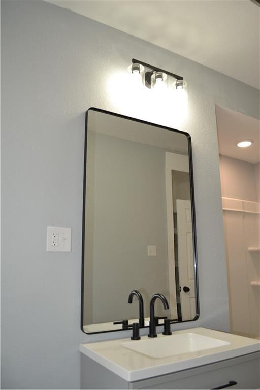 660 Elmdale, Chillicothe, MO 64601 - bathroom with vanity
