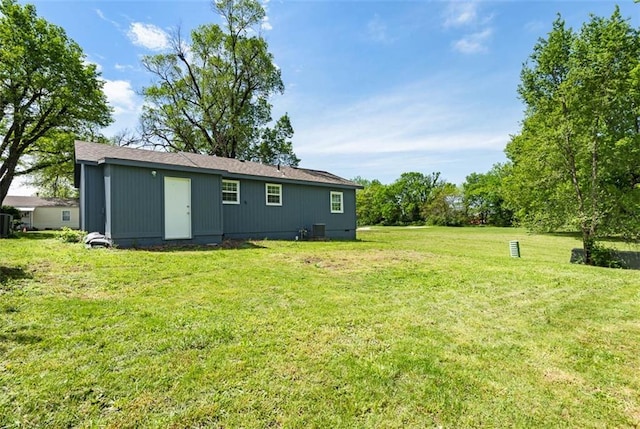 1758 Main St, Osawatomie, KS 66064 - back of property featuring a lawn