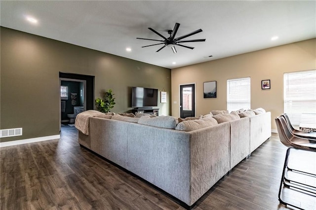 living room with recessed lighting, dark wood-style flooring, baseboards, visible vents, and ceiling fan