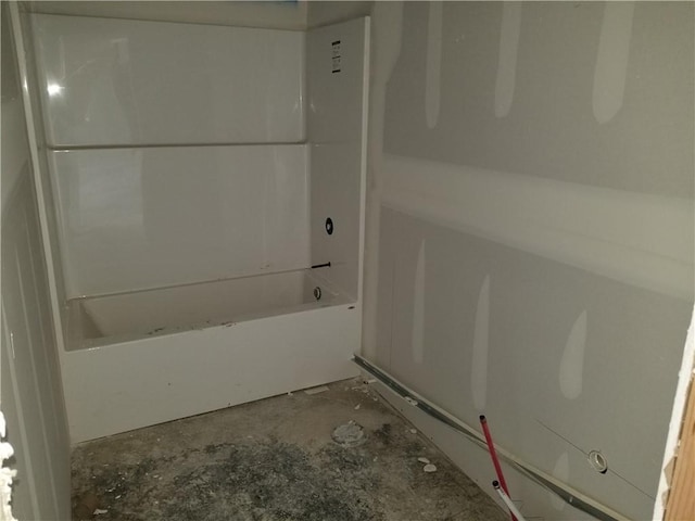4275 Lake Shore Ct, Basehor, KS 66007 - bathroom featuring washtub / shower combination