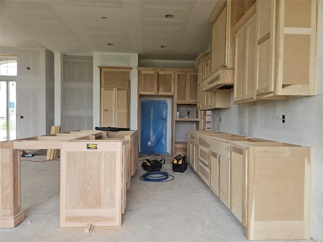 4275 Lake Shore Ct, Basehor, KS 66007 - kitchen featuring light brown cabinets and a center island