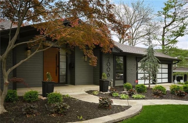2006 W 91st St, Leawood, KS 66206 - view of front facade with a garage