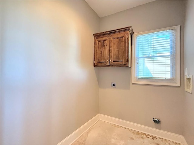 laundry room featuring cabinet space, baseboards, and electric dryer hookup