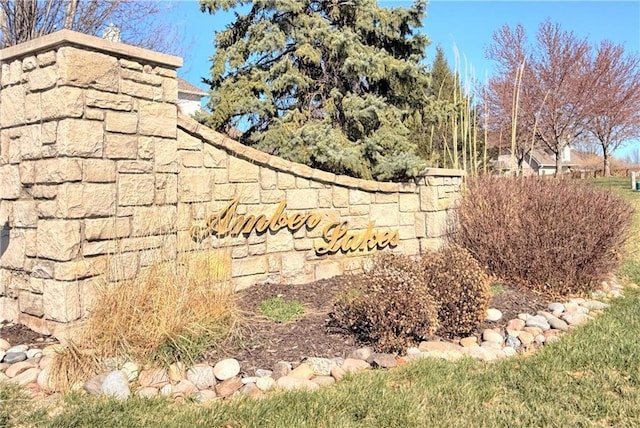 view of community / neighborhood sign