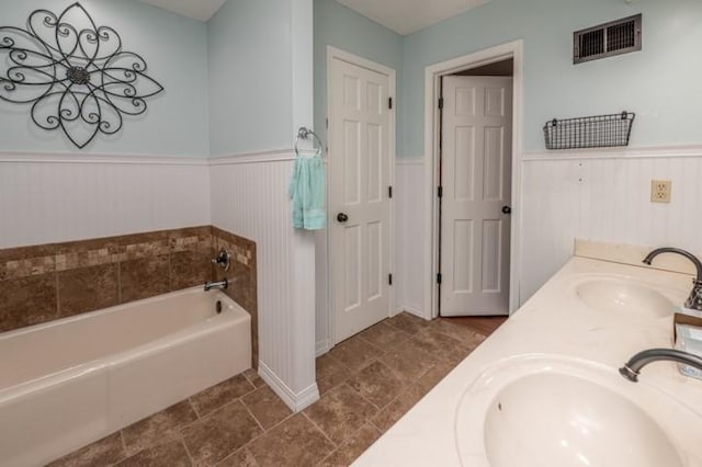 6620 NW 136th St, Kansas City, MO 64164 - full bath with a sink, visible vents, a wainscoted wall, and a bath