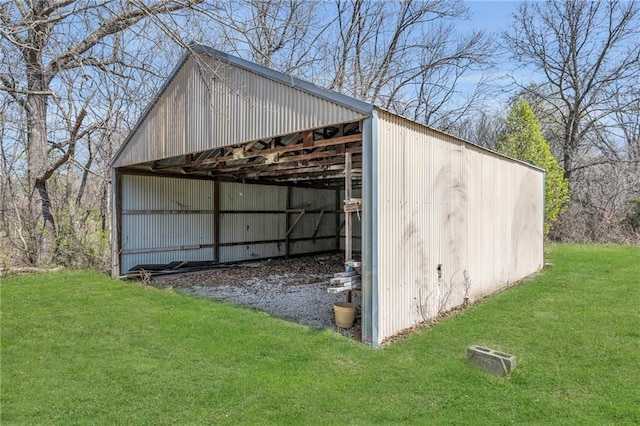 view of pole building featuring a yard and a carport
