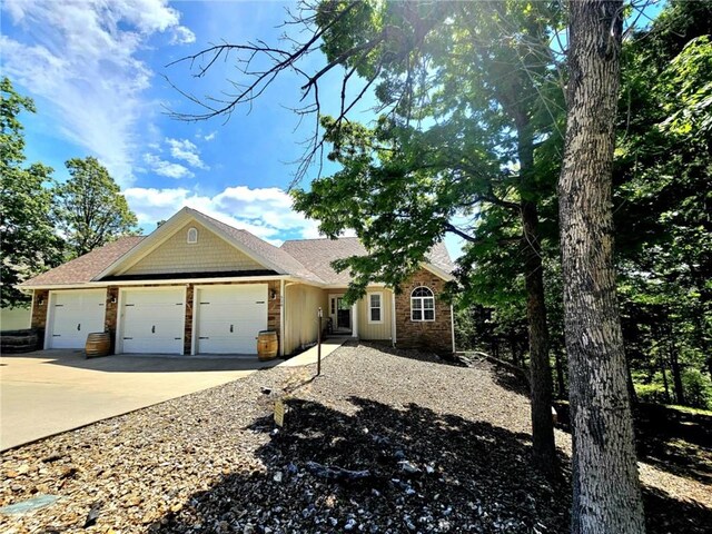 528 W End Cir, Osage Beach, MO 65065 - ranch-style house featuring an attached garage and driveway