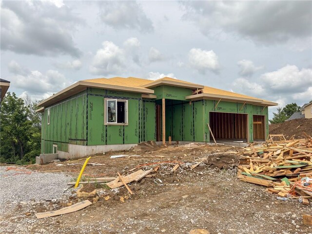 9950 Brockway St, Lenexa, KS 66220 - view of front of property with board and batten siding