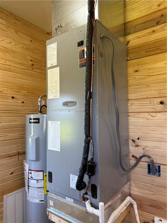 906 Park St, Cherryvale, KS 67335 - utility room with water heater and heating unit