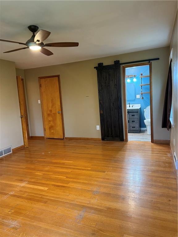 1020 Francis St, Lexington, MO 64067 - unfurnished room with a sink, light wood-type flooring, baseboards, visible vents, and ceiling fan