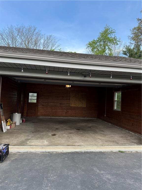1020 Francis St, Lexington, MO 64067 - garage featuring driveway