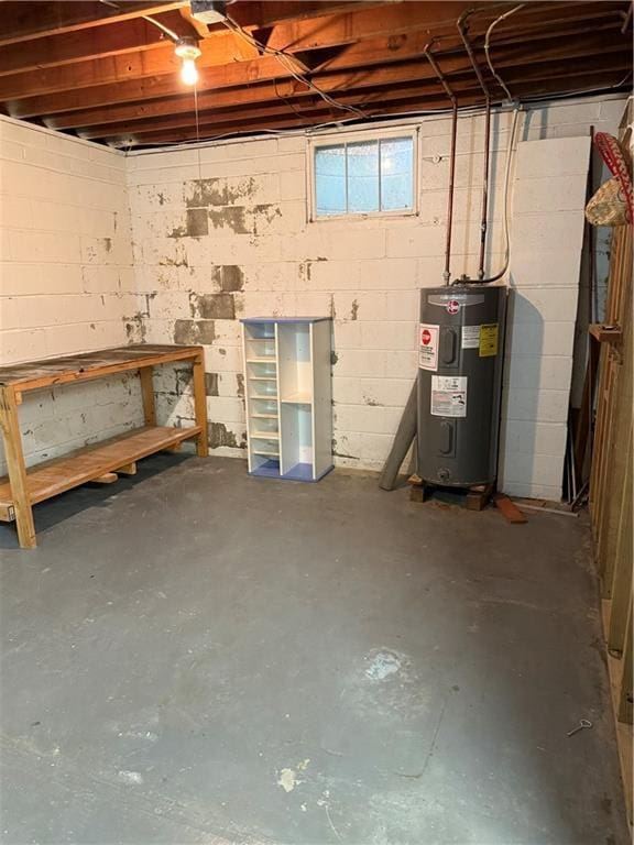 1020 Francis St, Lexington, MO 64067 - unfinished below grade area featuring electric water heater