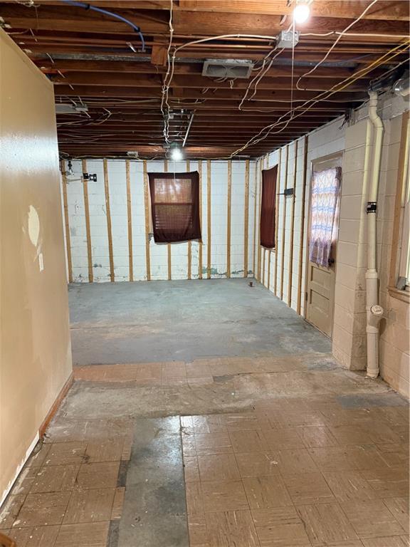 1020 Francis St, Lexington, MO 64067 - view of unfinished below grade area