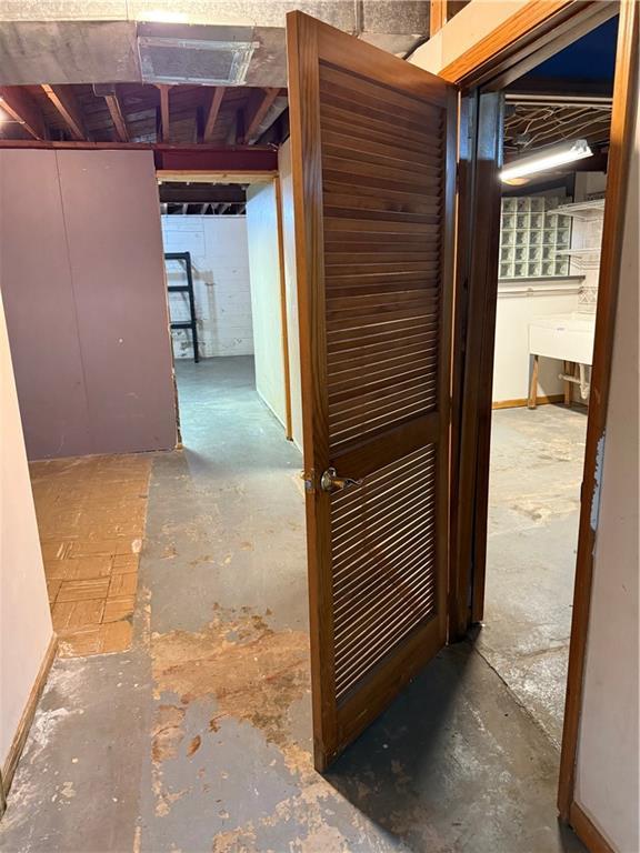 1020 Francis St, Lexington, MO 64067 - hallway featuring concrete flooring
