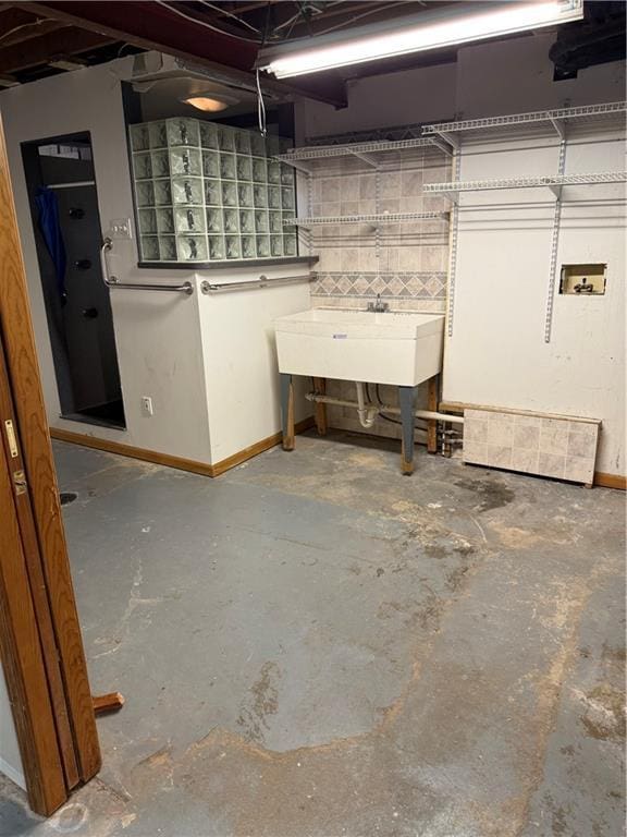 1020 Francis St, Lexington, MO 64067 - unfinished below grade area featuring a sink and baseboards