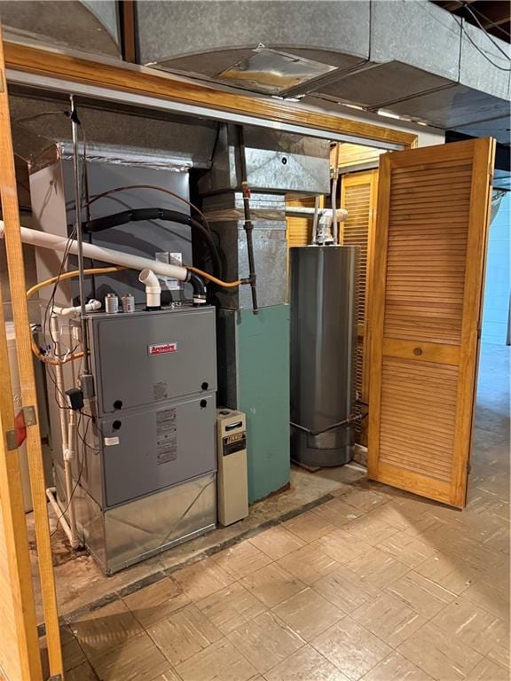 1020 Francis St, Lexington, MO 64067 - utility room with water heater