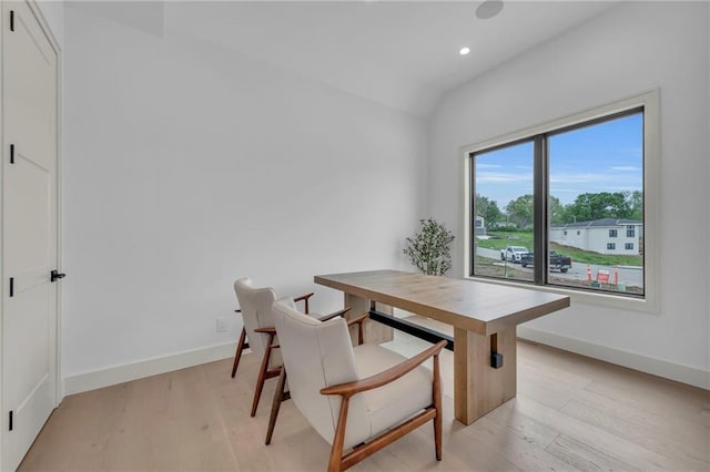 dining space with lofted ceiling, light wood-type flooring, recessed lighting, and baseboards