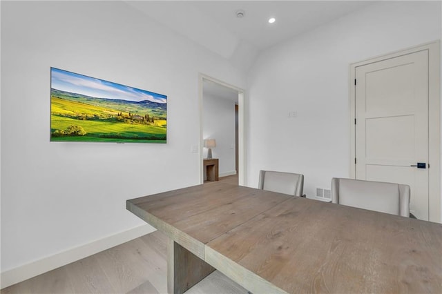 dining room featuring visible vents, recessed lighting, and baseboards