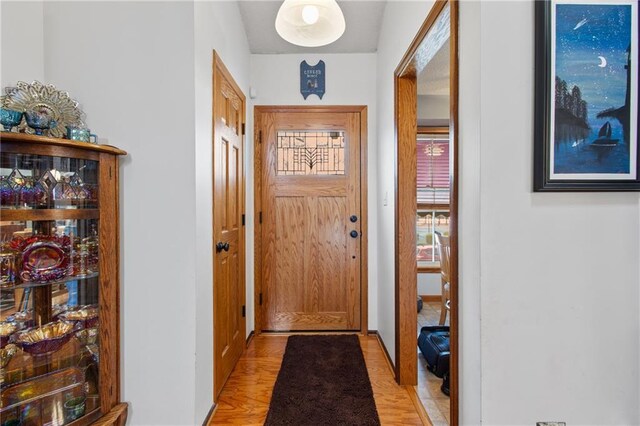 4012 NE Brooktree Ln, Kansas City, MO 64119 - view of doorway to outside
