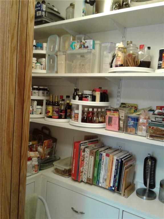 4012 NE Brooktree Ln, Kansas City, MO 64119 - view of pantry
