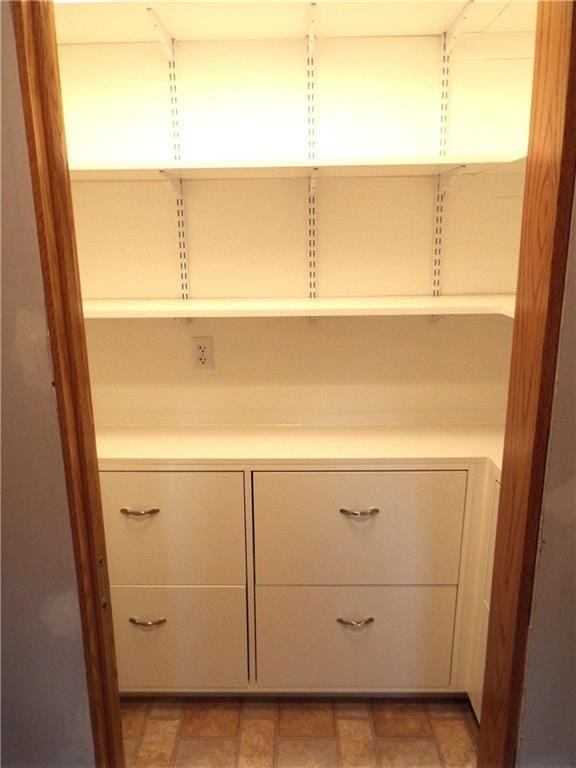 4012 NE Brooktree Ln, Kansas City, MO 64119 - view of pantry