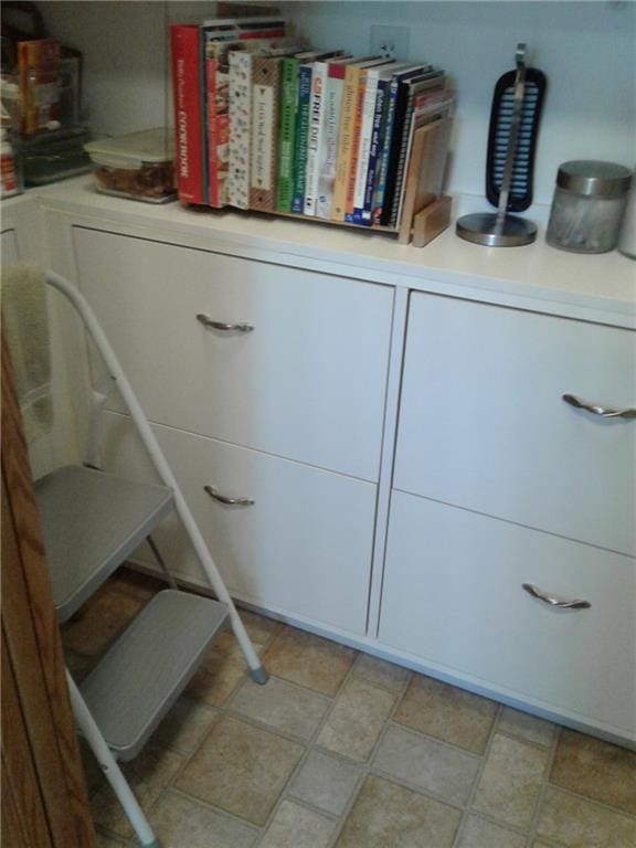 4012 NE Brooktree Ln, Kansas City, MO 64119 - view of room details