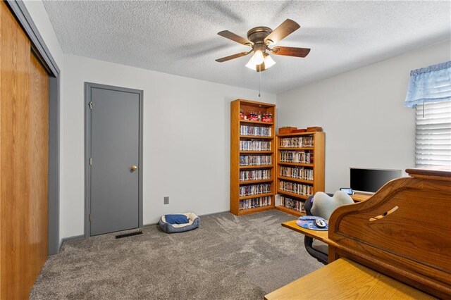 4012 NE Brooktree Ln, Kansas City, MO 64119 - living area with carpet, visible vents, a textured ceiling, and a ceiling fan