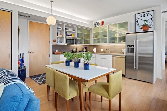 912 Baltimore Ave Unit 802, Kansas City, MO 64105 - dining space featuring light wood finished floors