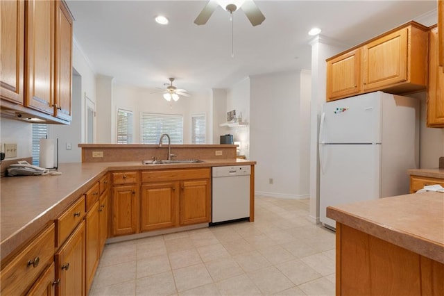 kitchen featuring ceiling fan, a peninsula, a sink, and white appliances