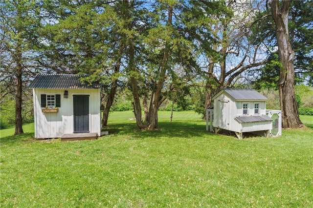 view of yard with a storage shed and an outdoor structure