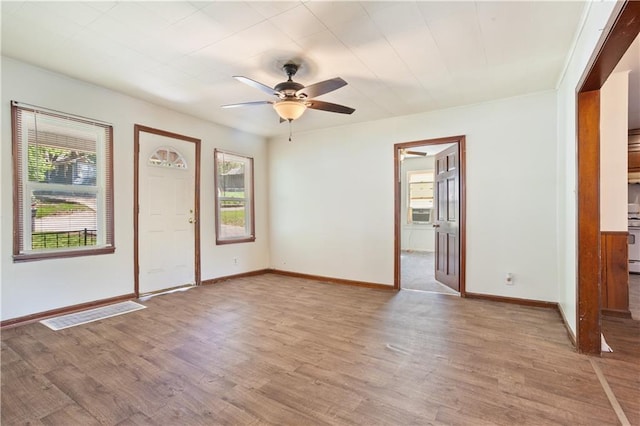 foyer entrance featuring baseboards, light wood-style floors, visible vents, and ceiling fan