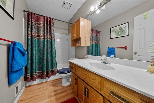 9111 Allman Rd, Lenexa, KS 66219 - full bath featuring vanity, wood finished floors, shower / tub combo with curtain, and a textured ceiling