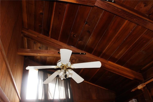 room details featuring ceiling fan
