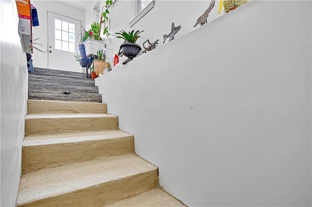 2705 Endicott Ave, Kansas City, KS 66104 - view of stairway