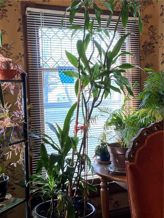 interior details with wallpapered walls