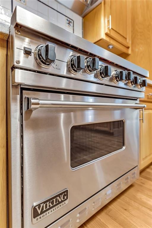 details with premium range and light wood-style flooring