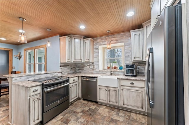 kitchen featuring a sink, stainless steel appliances, a peninsula, wooden ceiling, and tasteful backsplash