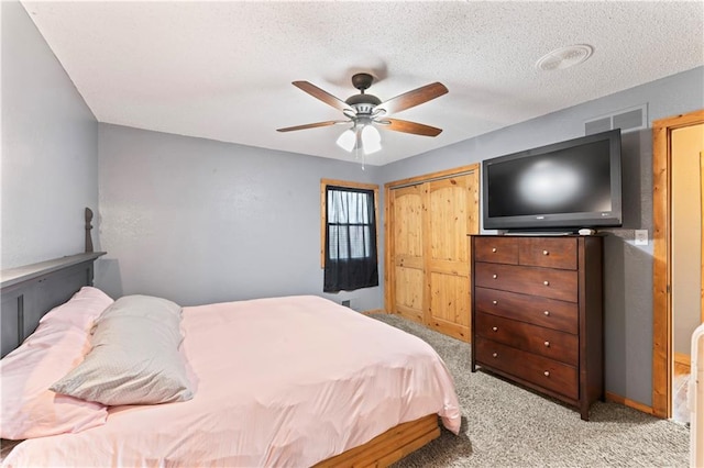 bedroom featuring ceiling fan, visible vents, light carpet, and a closet