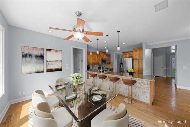 dining space with light wood-style floors, recessed lighting, baseboards, and ceiling fan