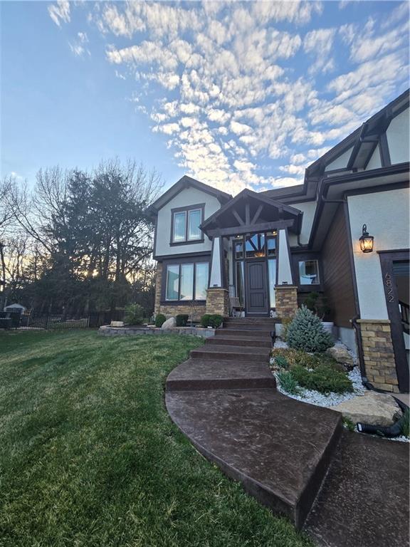 view of front facade featuring stucco siding and a front lawn