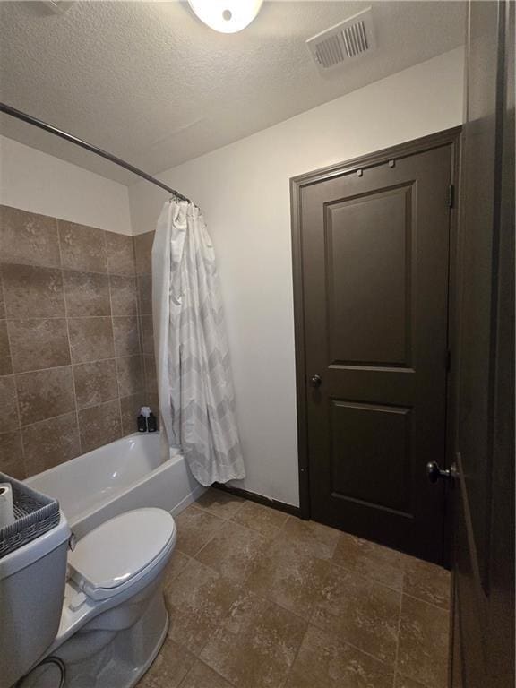 full bathroom with shower / bath combo, a textured ceiling, visible vents, baseboards, and toilet