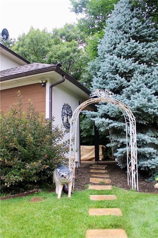 6822 Woodstock Ct, Shawnee, KS 66218 - view of grassy yard