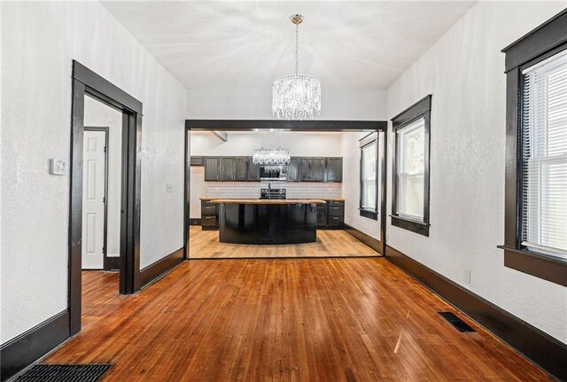 2905 Wabash Ave, Kansas City, MO 64109 - interior space featuring hardwood / wood-style floors, an inviting chandelier, visible vents, and a wealth of natural light